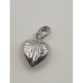 Ezüst színű kis szív medál 2cm 